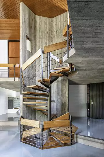 Blick auf die Wendeltreppe von der Seite